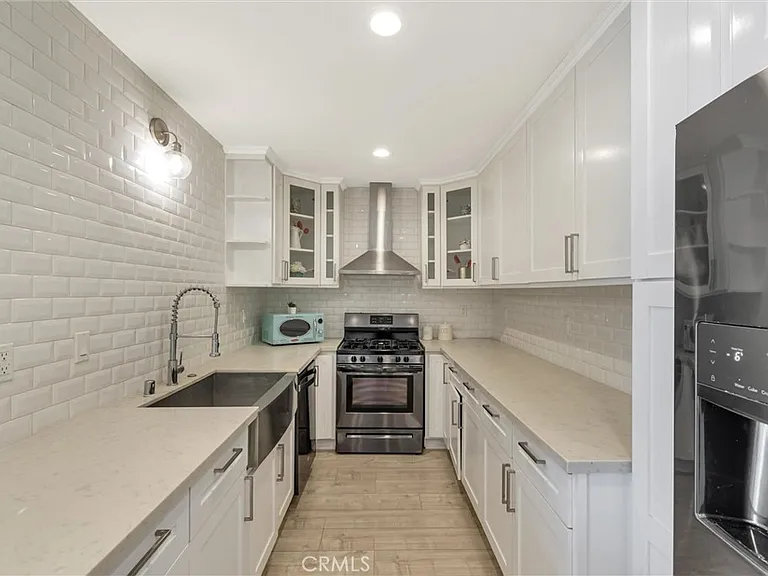 17227 Keswick St — Photo 12
