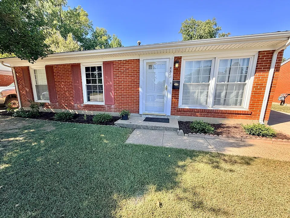 2511 Meadow Dr
