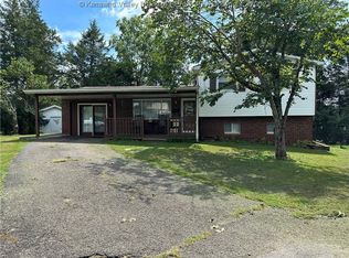300 Pinecrest Ln, Ripley, WV 25271
