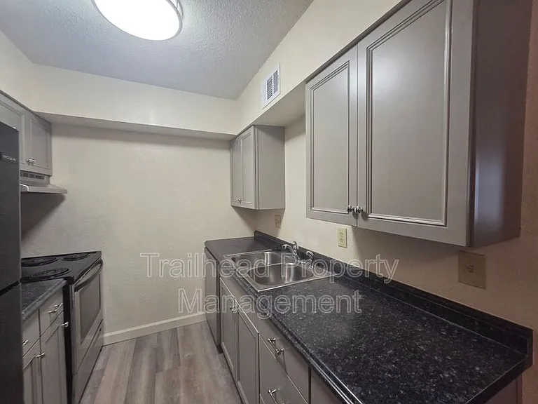 1302 E T C Lea Rd #T — Photo 1