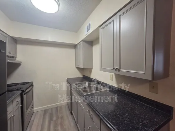 1302 E T C Lea Rd #T, Independence, MO 64050