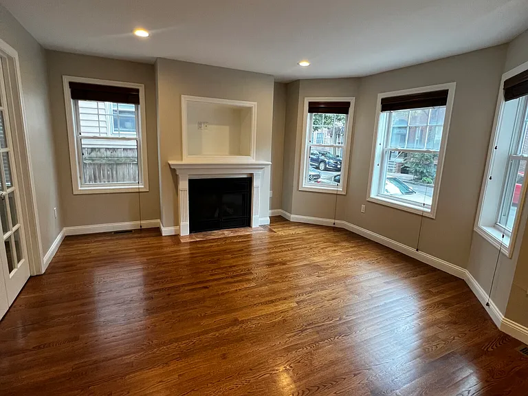 123 W 3rd St #123 — Photo 2