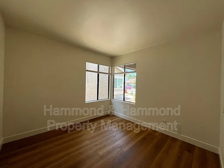 21812 Vintage St — Photo 15