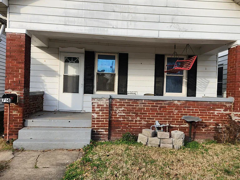714 E Maryland St — Photo 10