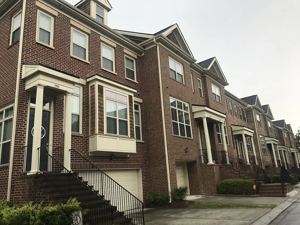4 bed, 3.5 bath, 2583 sqft, $3,300 — Photo 4