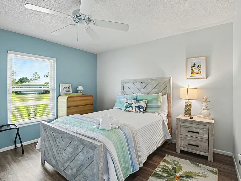 2nd Bedroom - Queen