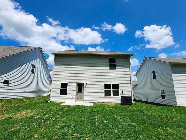 655 Mackenzie Cv — Photo 16