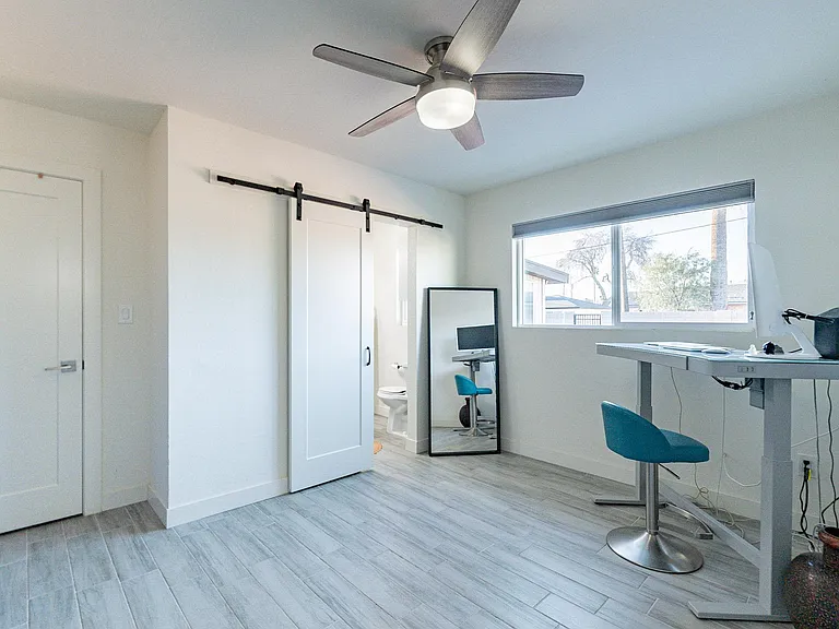 4724 E Polk St — Photo 16