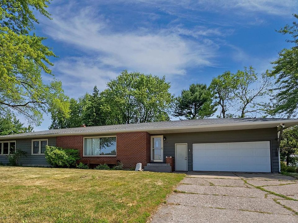 1st image of 1613 N PEACH AVENUE