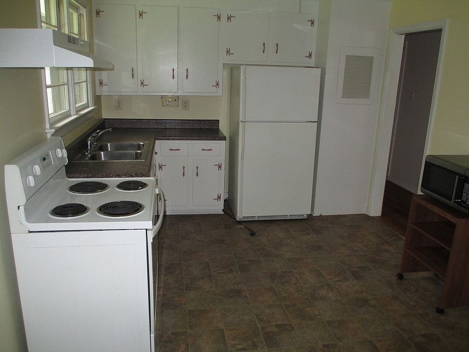 2nd image of 1013 Kingsway Rd