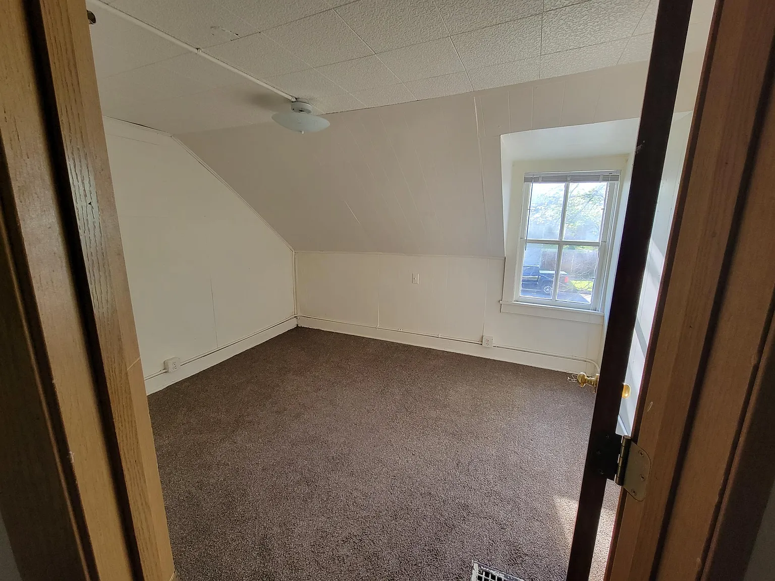 5 bed, 1400 sqft, $1,400 — Photo 4