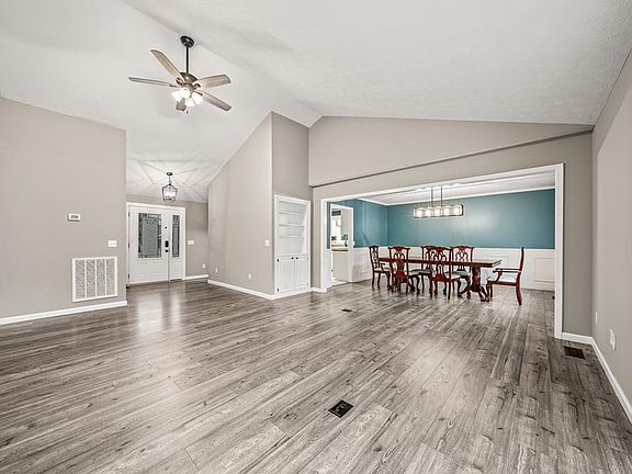 3rd image of 3417 Riveroaks Dr