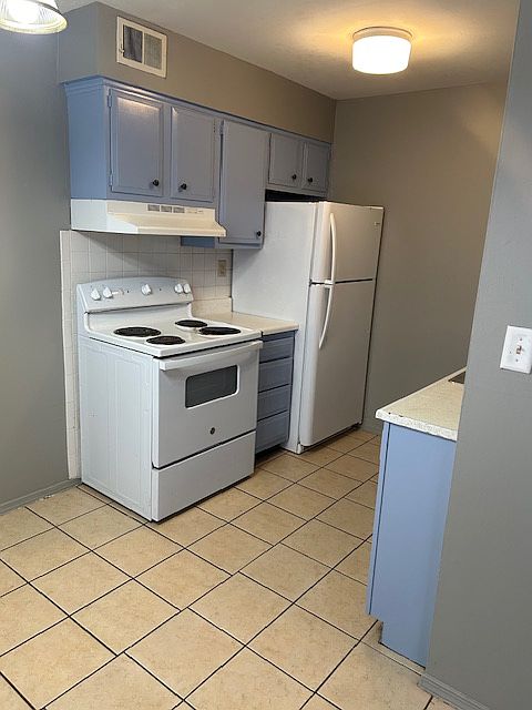 2nd image of 4213 Wallingford Ln #1