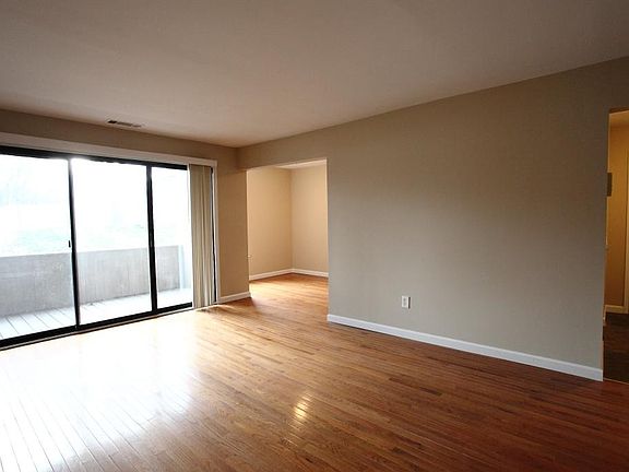 2nd image of 70 Shrewsbury Green Dr Unit H