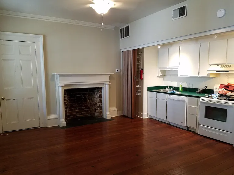 220 Calhoun St #A — Photo 6