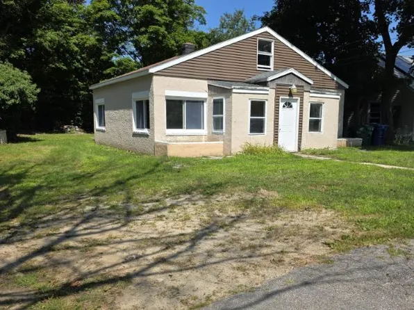 12 Woodlawn Avenue, Waterford, CT 06385