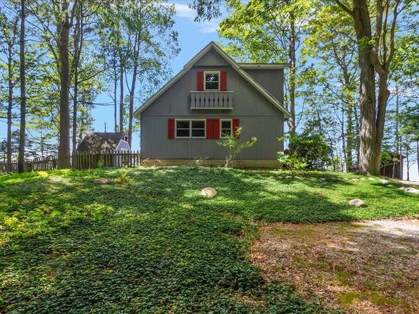 997 Lake Ln, South Haven, MI 49090