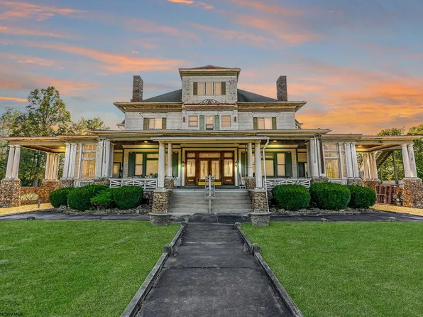 1266 National Pike Rd, Hopwood, PA 15445