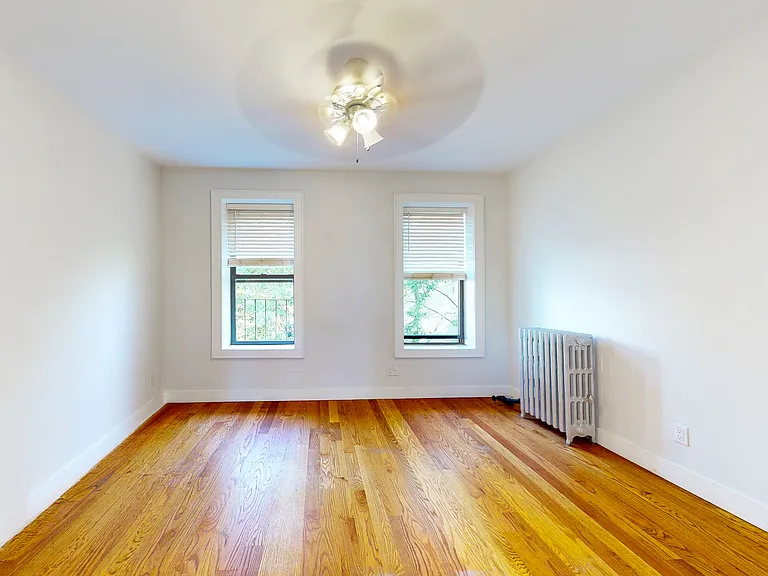 661 Henry St #3R — Photo 3