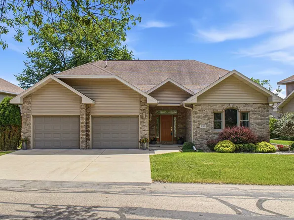 935 Brighton Dr, Menasha, WI 54952