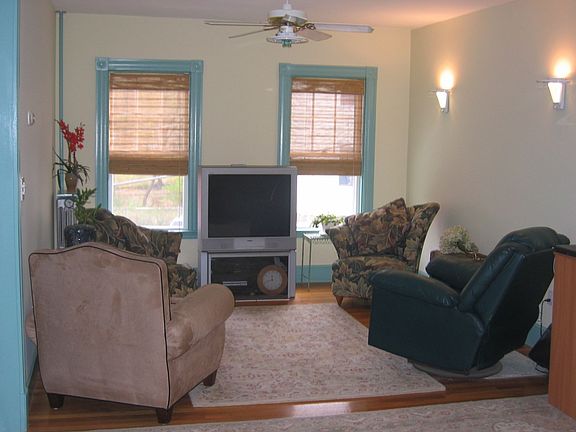 2ND UNIT TV ROOM