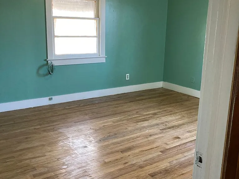 330 W 41st St — Photo 5