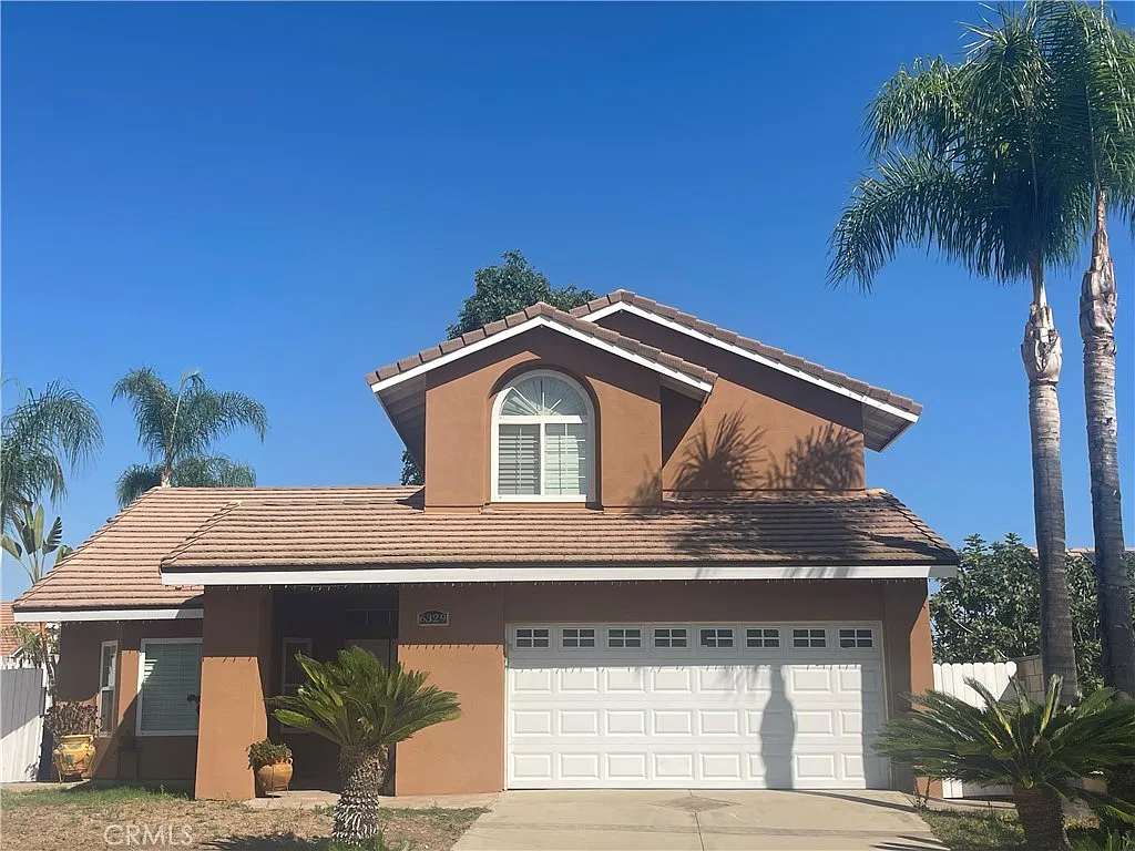 4 bed, 2200 sqft, $4,000 — Photo 1