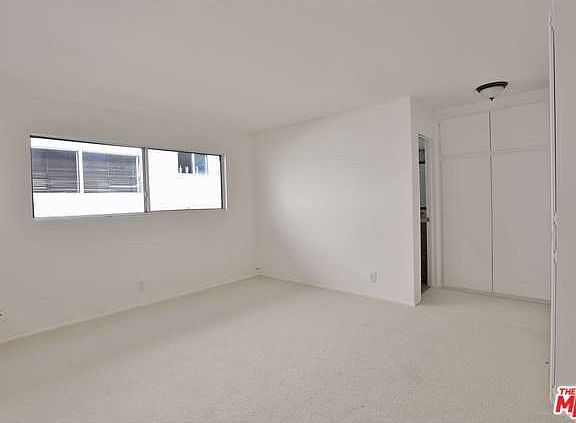 4th image of 18611 Collins St APT E6