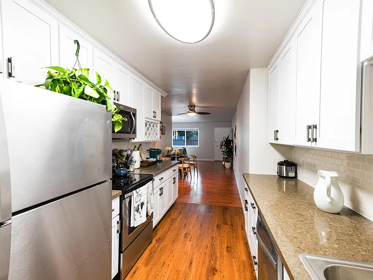 138 W Dana St #B — Photo 15