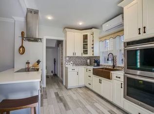 350 Grosvenor St, Douglaston, NY 11363