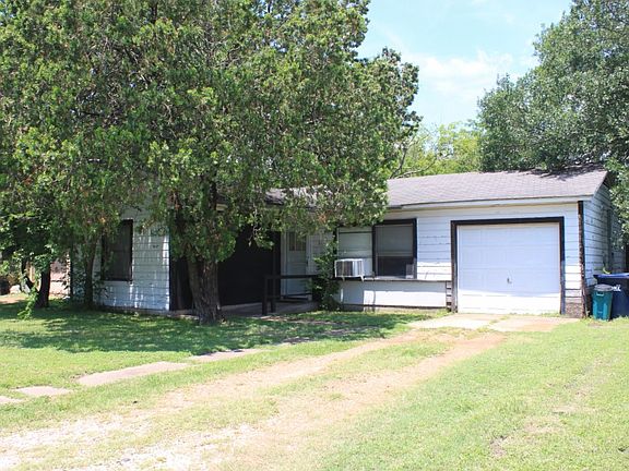 2nd image of 307 Live Oak St