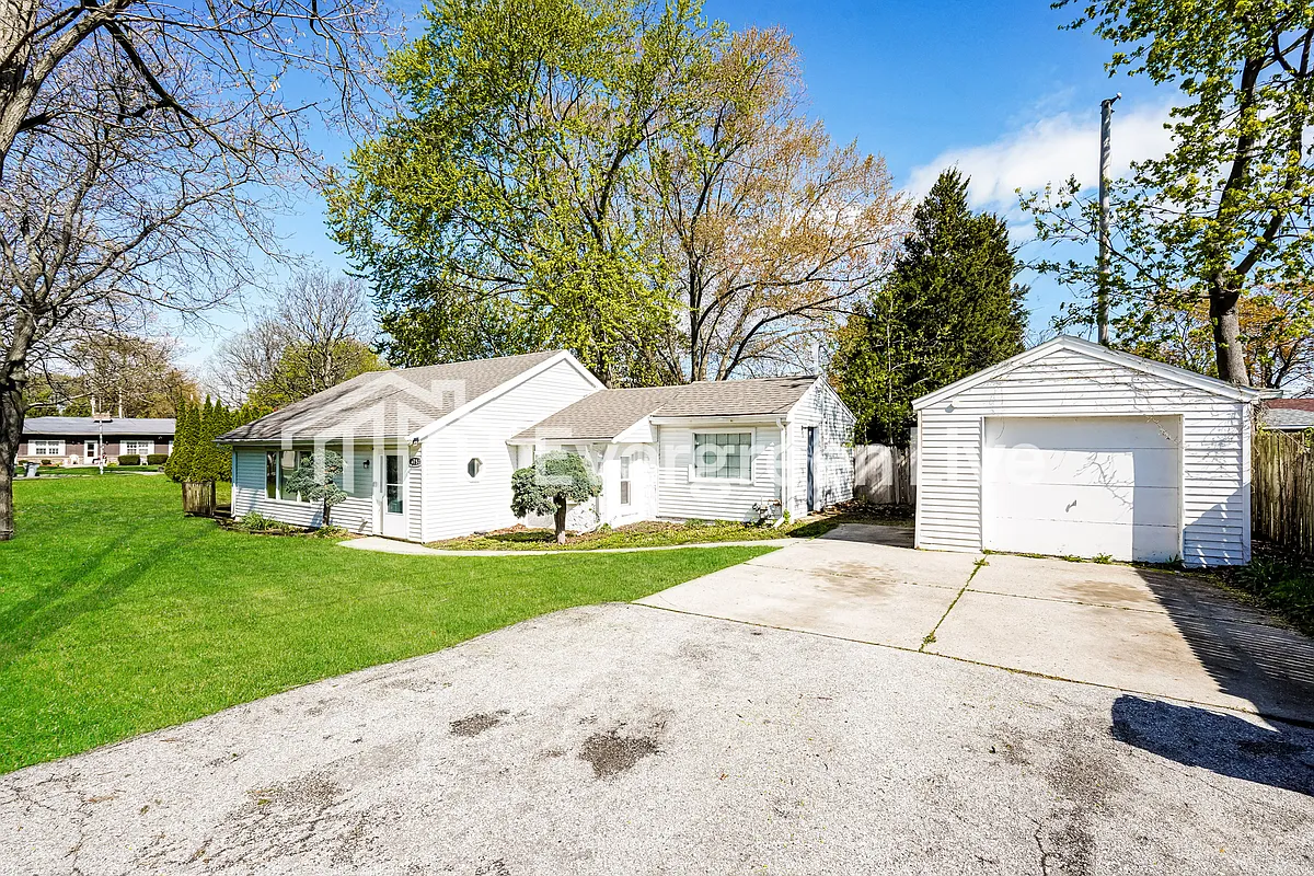Building Photo - 6757 N 54th St
