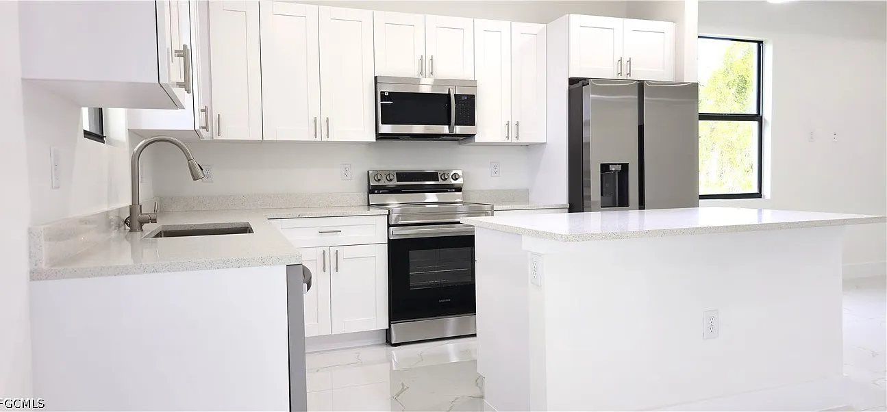 3 bed, 2.0 bath, 1270 sqft, $1,975 — Photo 2