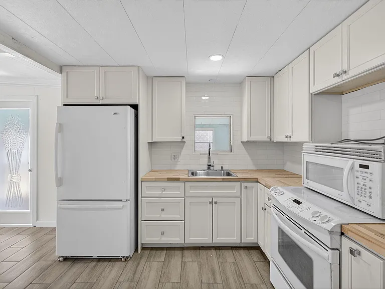 8420 SE Eagle Ave — Photo 11