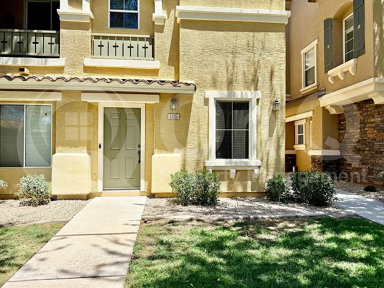 165 W Tremaine Ct — Photo 2