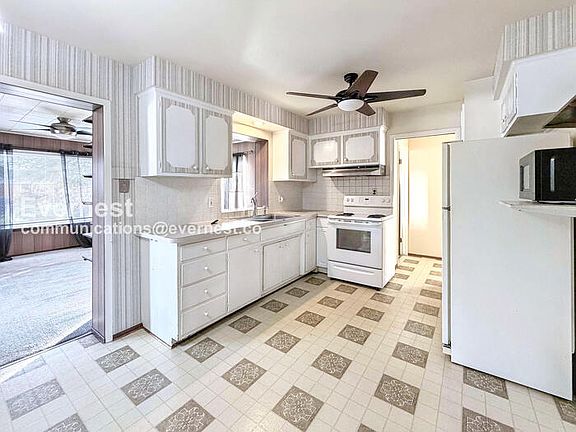 3rd image of 29518 Walker Dr