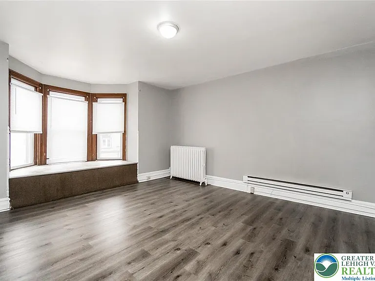 164 W Main St #HOUSE — Photo 10
