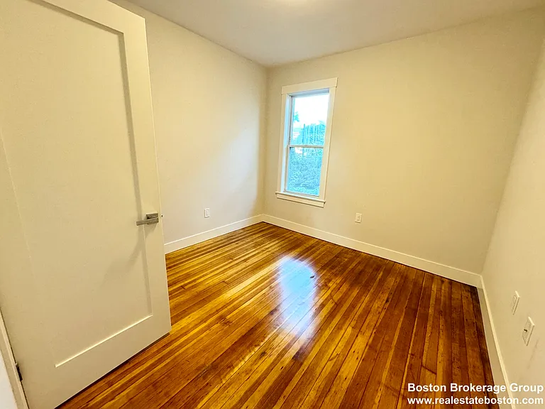 147 E Cottage St #1 — Photo 5