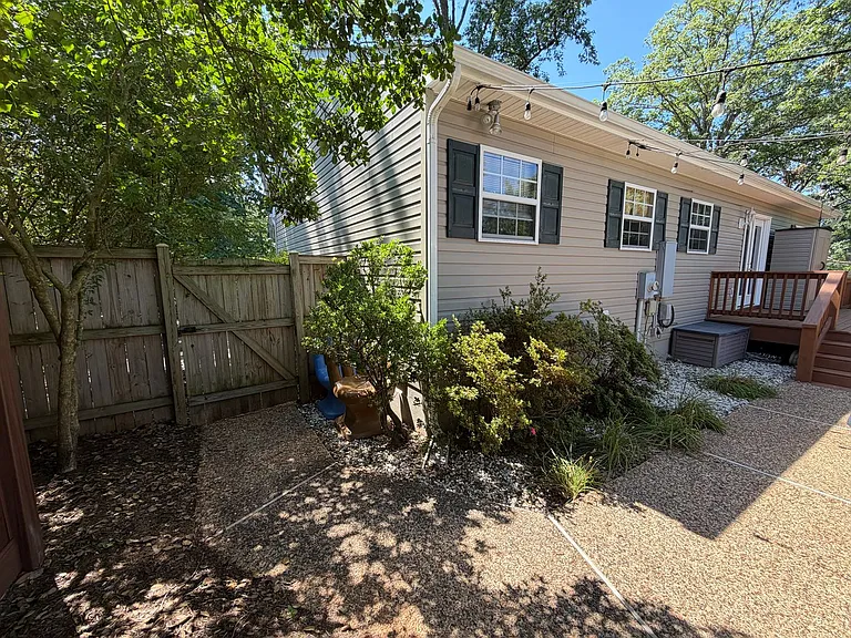 1611 Cherry Ave — Photo 38