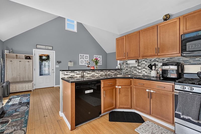 2nd image of 170 Maple Avenue