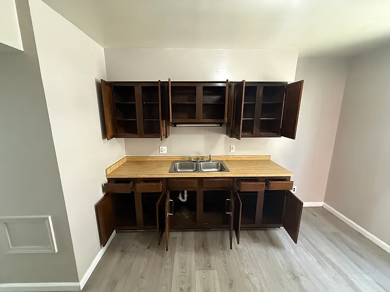 2226 Cudaback Ave #1 — Photo 7