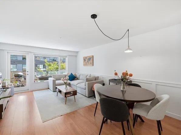 221 E 3rd St #102, North Vancouver, BC V7L 0C1