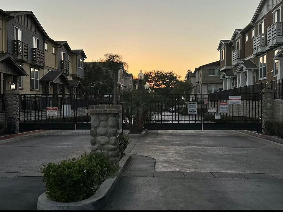 1st image of 1955 Oakwood Way