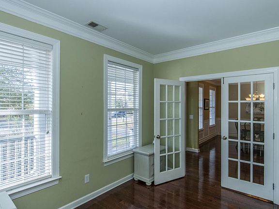 4th image of 2952 Riverwood Dr