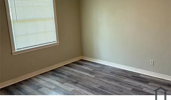 3 bed, 1000 sqft, $1,595 — Photo 2
