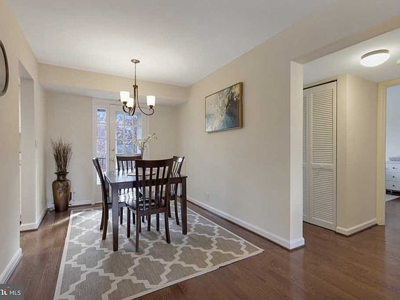 5th image of 3031 S Columbus St APT B2