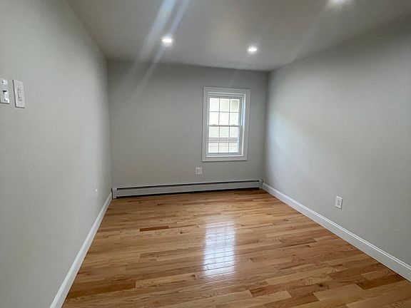 5th image of 14934 118th St APT 2