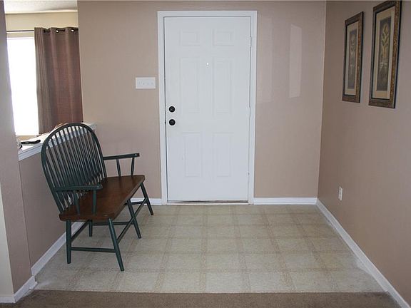 3rd image of 215 Creekside Dr