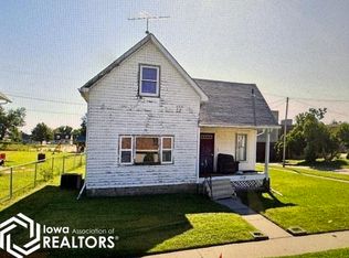 112 S 12th St, Marshalltown, IA 50158
