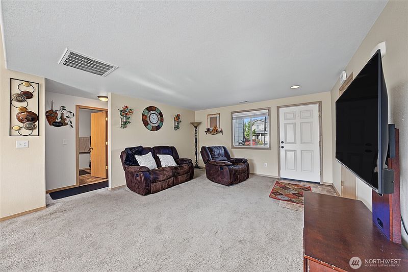 4th image of 216 N Tamer Lane
